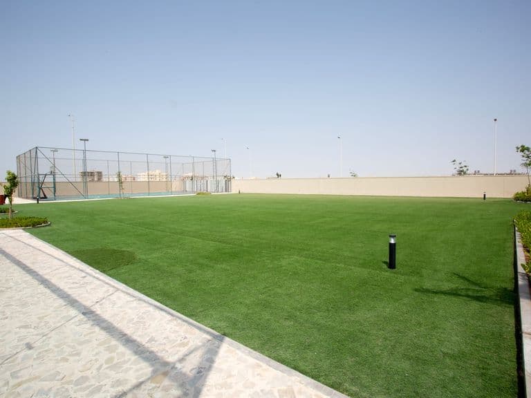 الساحة الترفيهية متعددة الاستخدامات